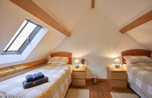 Upstairs bedroom - Barn Cottages at Lacock